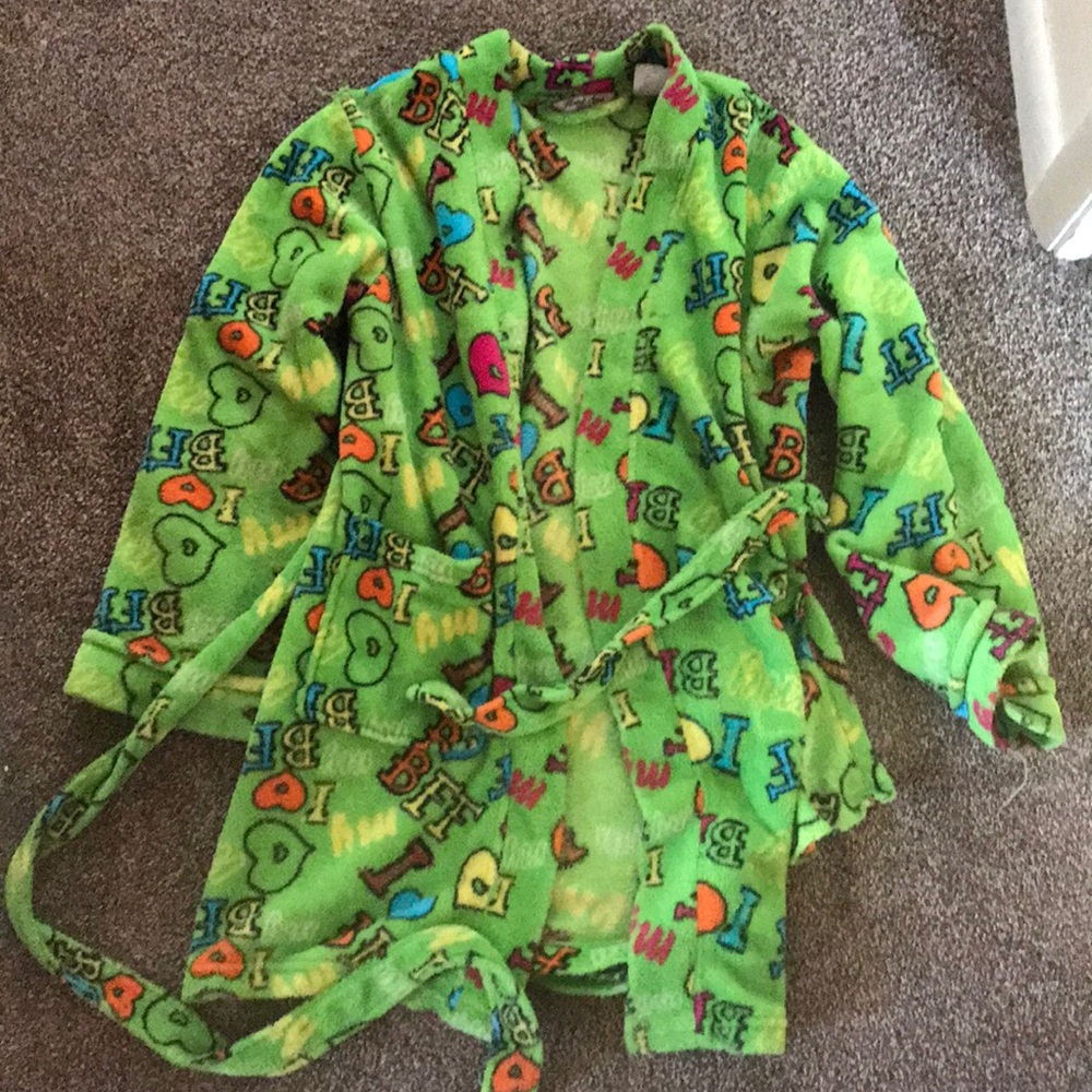 Nice, comfy, plush robe!
